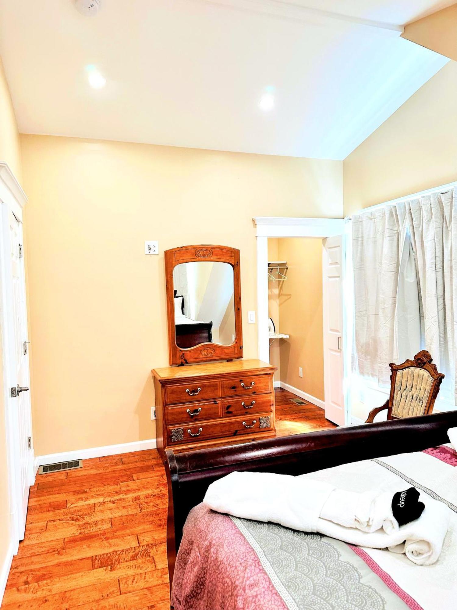 Delightful Dwelling Apartment Бъфало Екстериор снимка