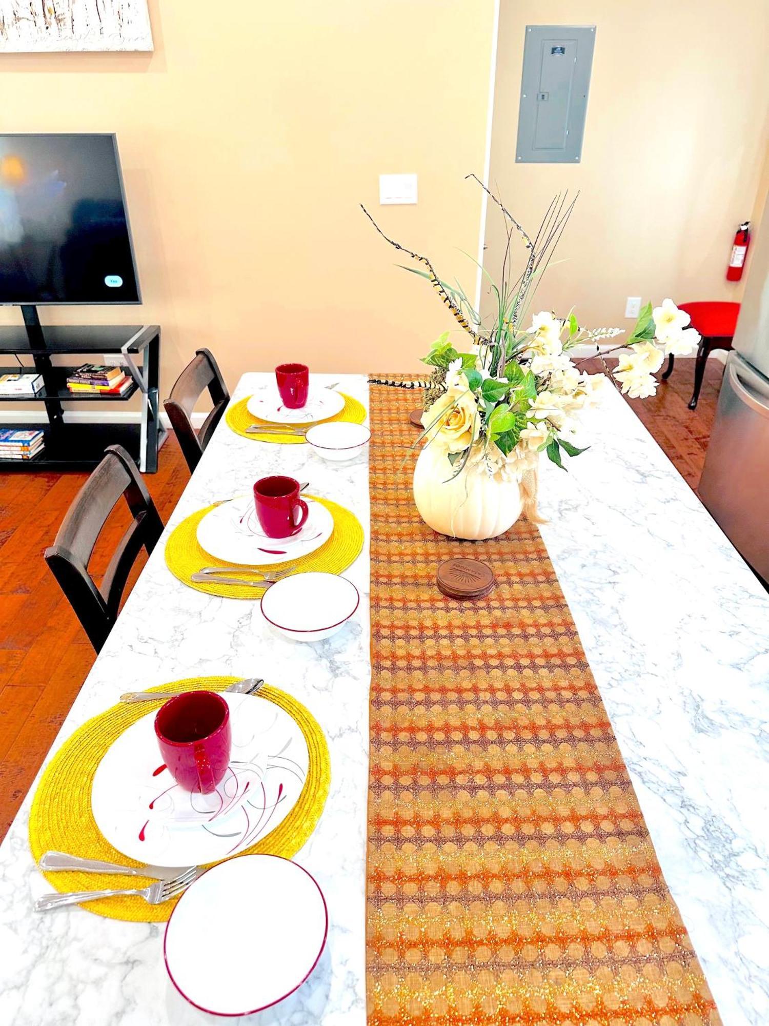 Delightful Dwelling Apartment Бъфало Екстериор снимка